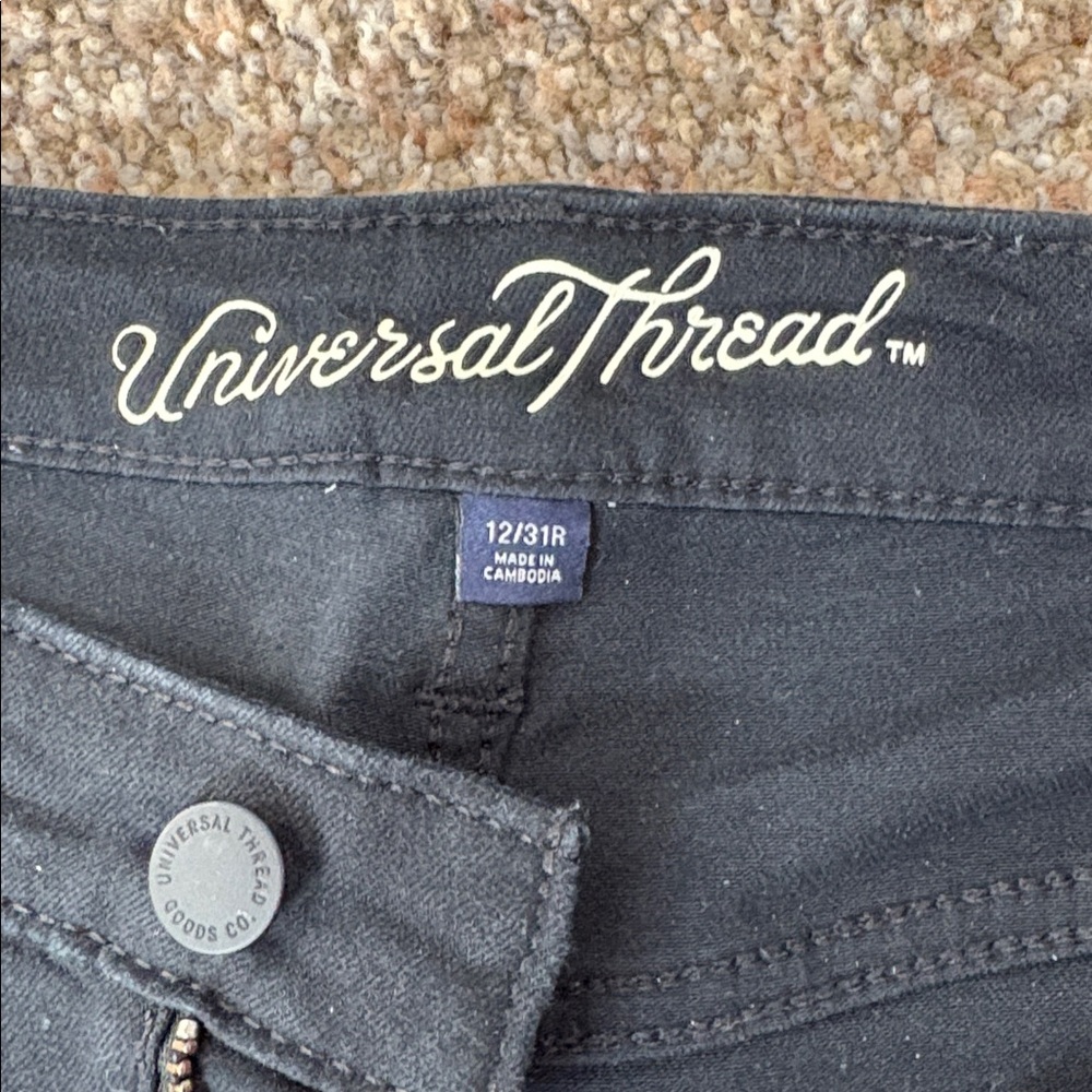 Bundle Universal Thread Jeans - image 3